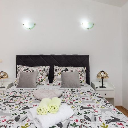 Sky Way Apartments Dugi Rat Exterior foto