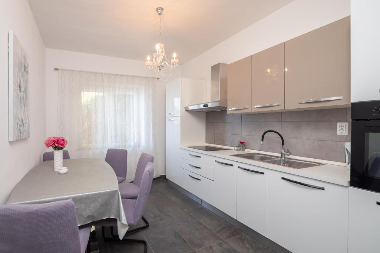 Sky Way Apartments Dugi Rat Exterior foto