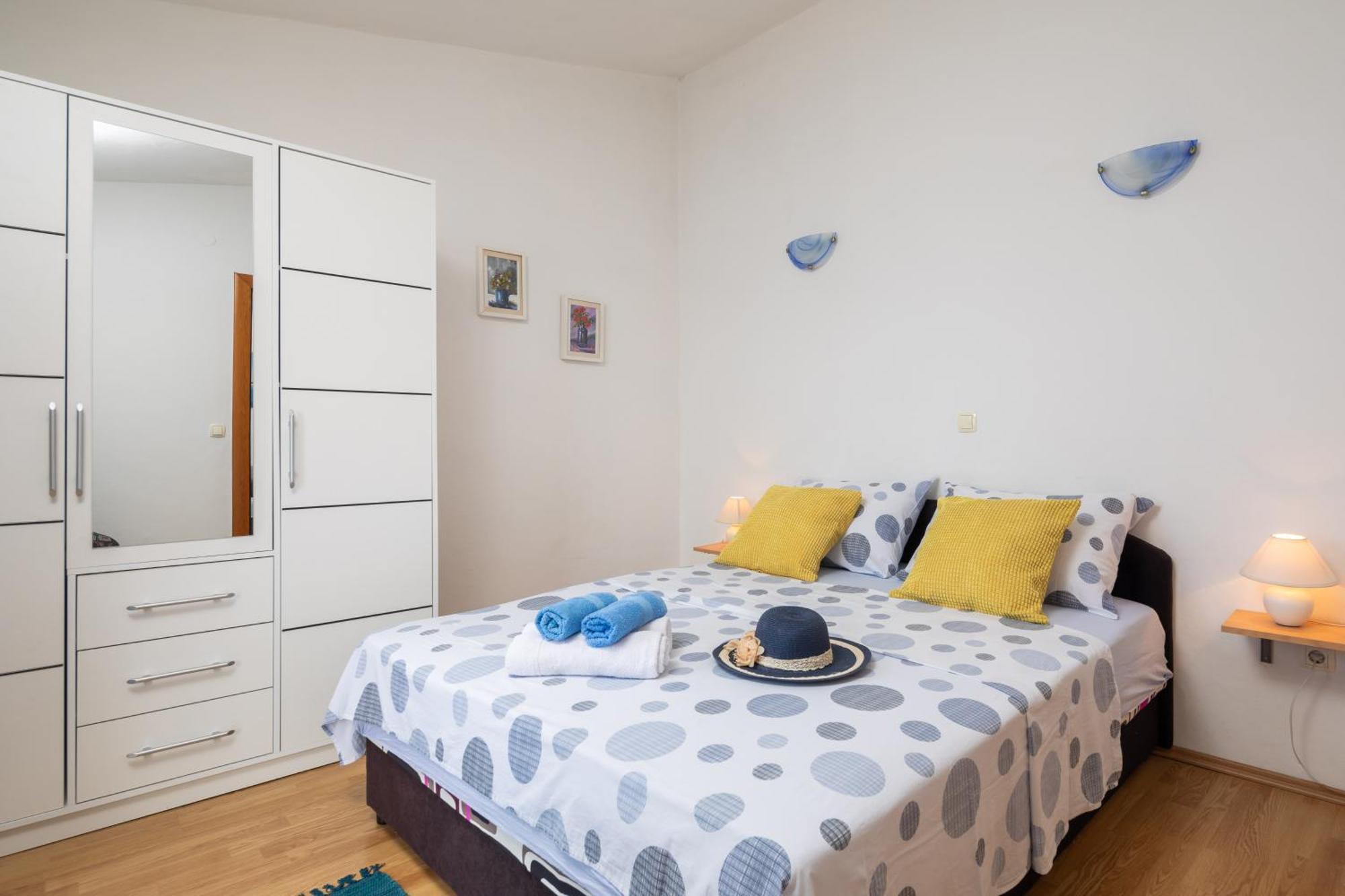Sky Way Apartments Dugi Rat Exterior foto