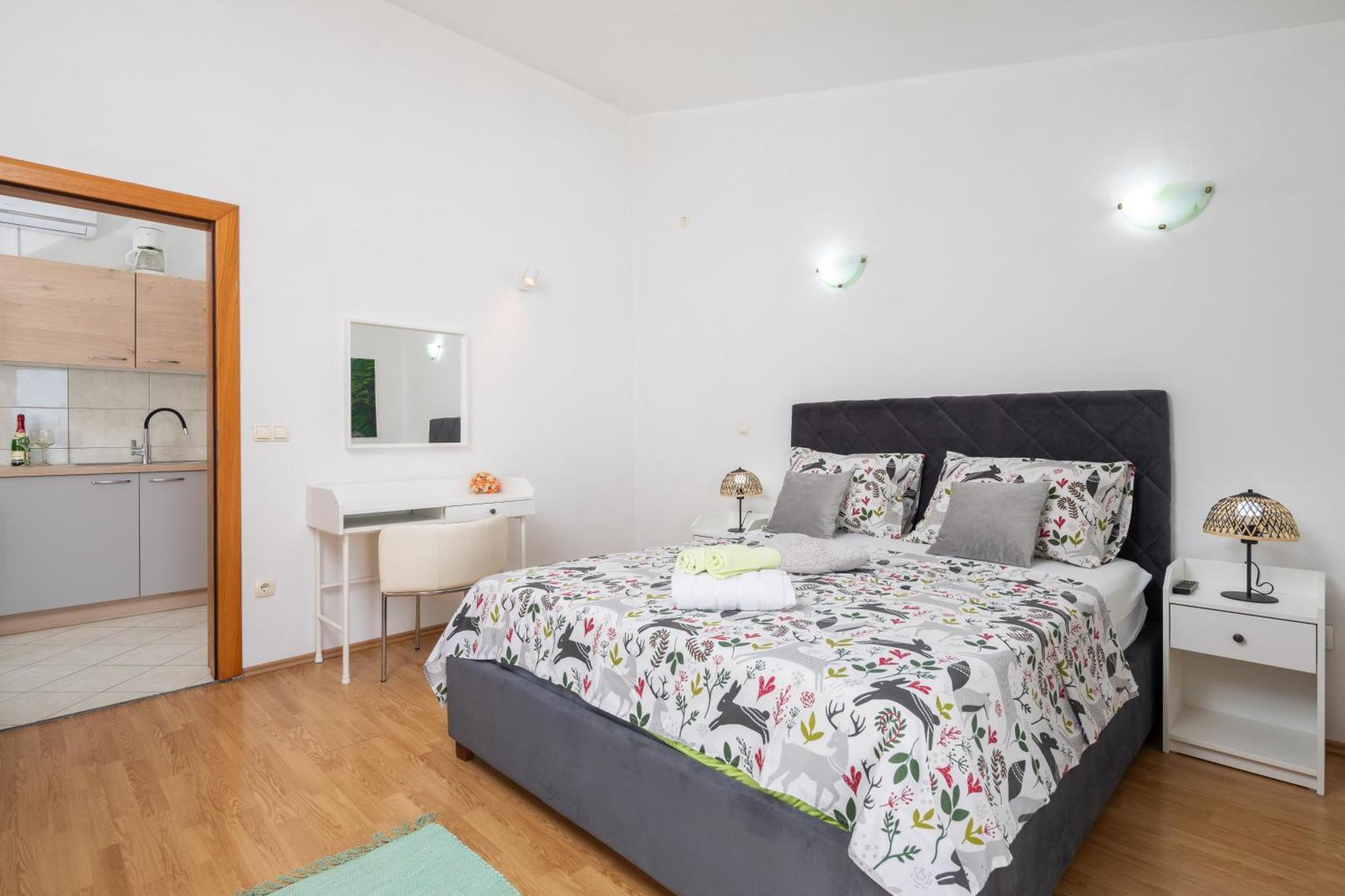 Sky Way Apartments Dugi Rat Exterior foto