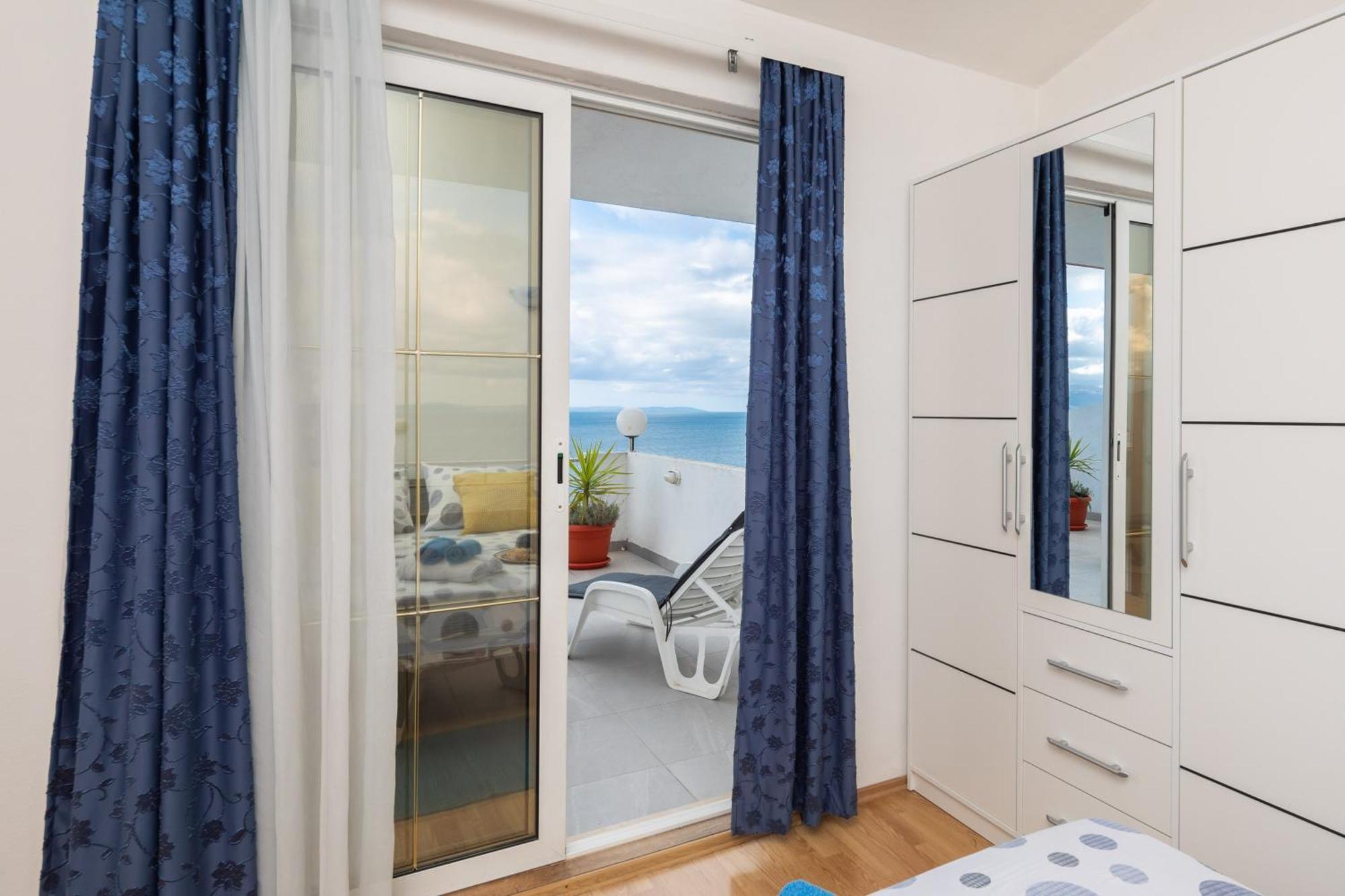 Sky Way Apartments Dugi Rat Exterior foto