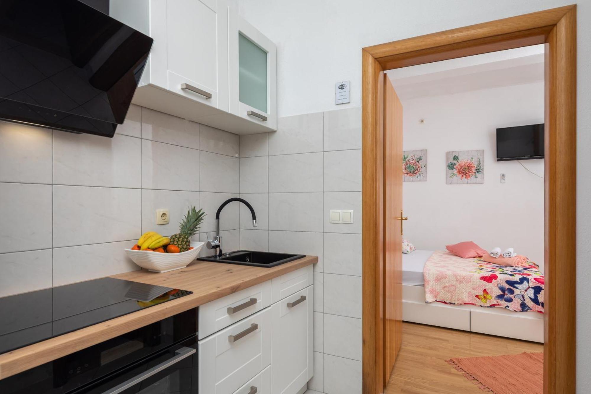 Sky Way Apartments Dugi Rat Exterior foto